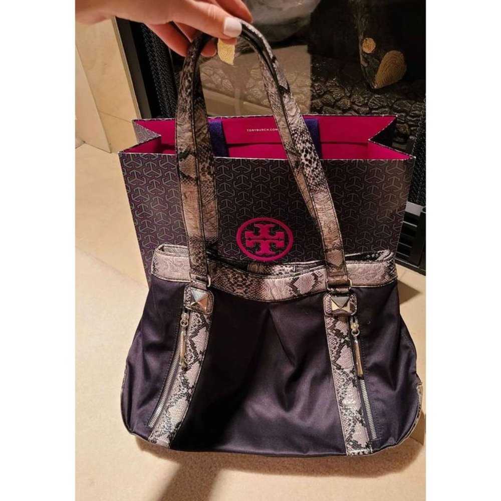 Like NEW Designer Covington Black Purse Handbag
